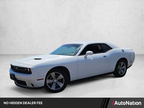 Used 2019 Dodge Challenger SXT RWD image 1