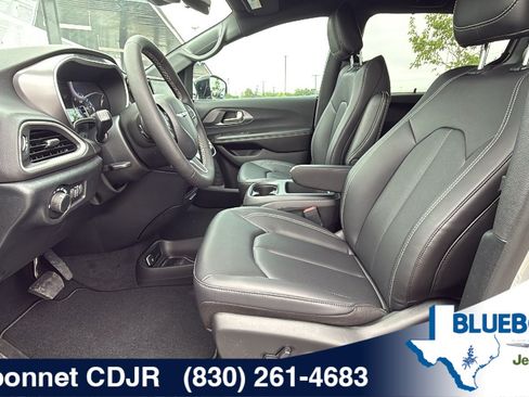 New 2026 Chrysler Voyager LX FWD image 10