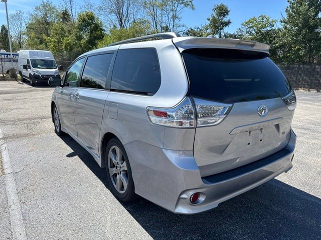 Used 2018 Toyota Sienna SE FWD image 5