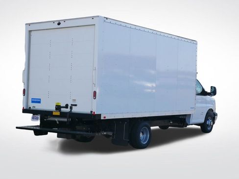 New 2025 Chevrolet Express 4500 Extended w/ Power Convenience Package RWD image 4