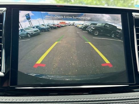 Used 2025 Chrysler Pacifica Limited FWD image 17