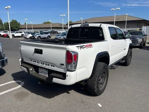 Used 2021 Toyota Tacoma TRD Off-Road w/ Technology Package AWD/4WD image 4