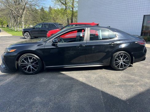 Used 2023 Toyota Camry SE image 4