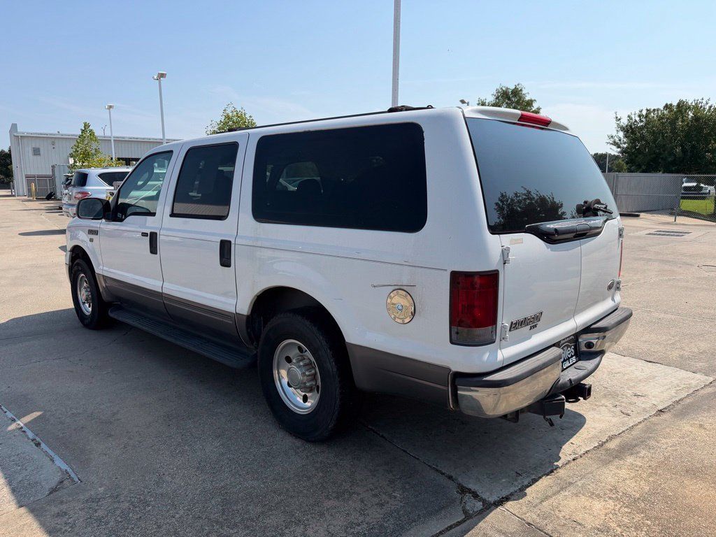 Used 2005 Ford Excursion XLT RWD image 3