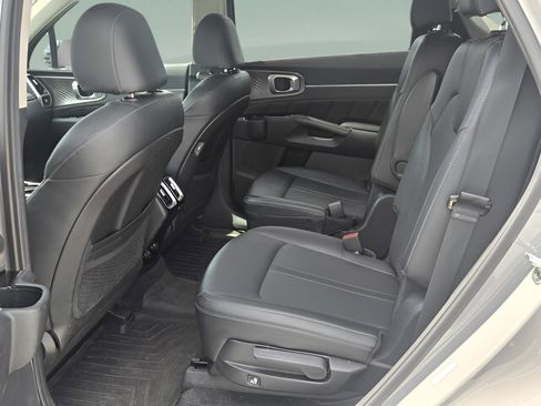 Used 2022 Kia Sorento SX image 10