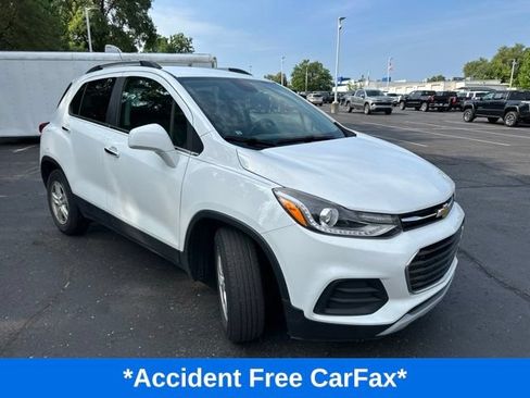 Used 2020 Chevrolet Trax LT w/ LT Convenience Package FWD image 2