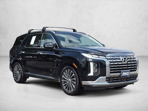 Used 2023 Hyundai Palisade Calligraphy FWD image 3