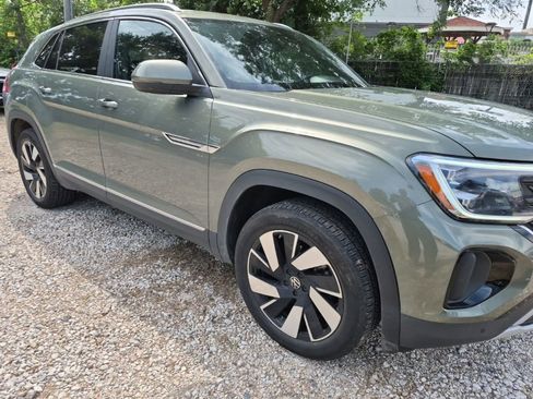 Used 2025 Volkswagen Atlas Cross Sport SEL image 4