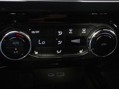 Used 2024 Chevrolet Trax RS w/ Sunroof Package FWD image 30