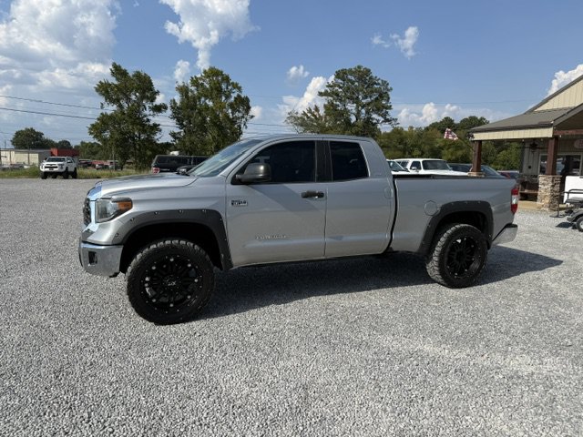 Used 2018 Toyota Tundra SR5 AWD/4WD image 1