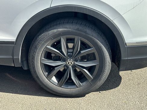 Used 2024 Volkswagen Tiguan SE image 4