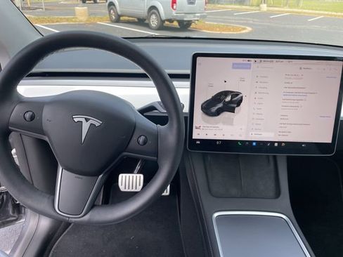 Used 2023 Tesla Model Y Performance image 11