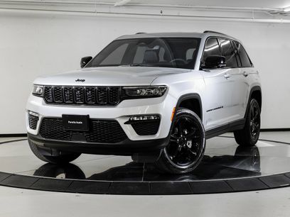 Used 2024 Jeep Grand Cherokee Limited w/ Black Appearance Package