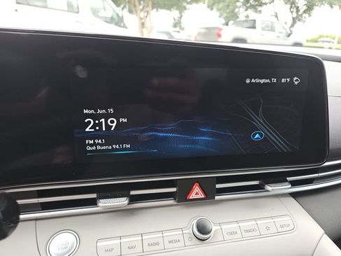 Used 2025 Hyundai Elantra Limited FWD image 13