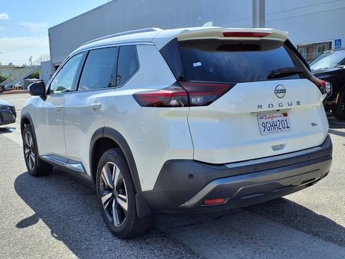 Used 2023 Nissan Rogue SL w/ SL Premium Package FWD image 3