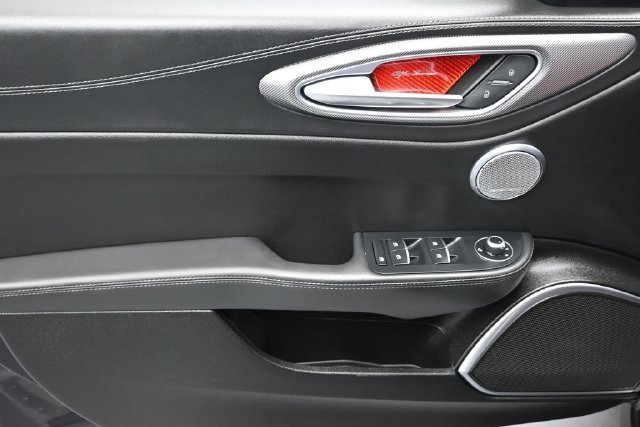 Used 2023 Alfa Romeo Giulia Veloce RWD image 8