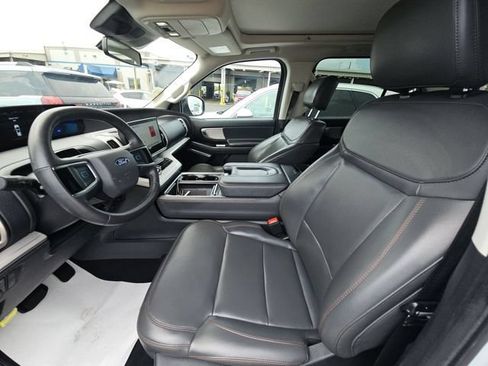Used 2025 Ford Expedition Active AWD/4WD image 8