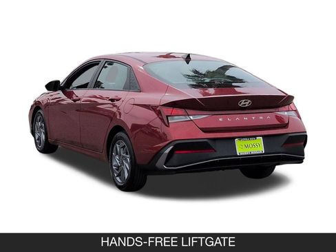 Used 2024 Hyundai Elantra SEL image 7