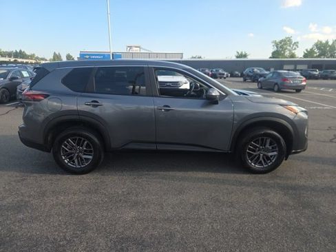 Used 2026 Nissan Rogue SV AWD/4WD image 4