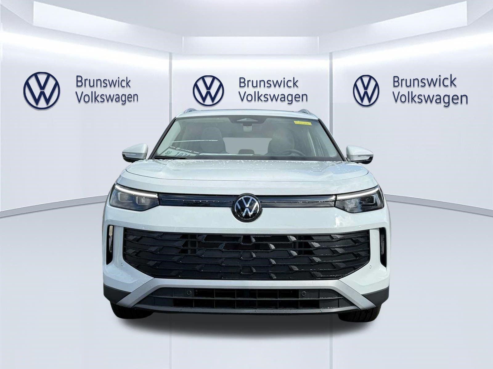 New 2026 Volkswagen Tiguan SE AWD/4WD image 2