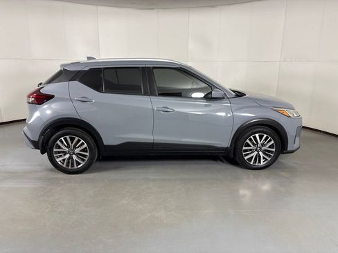 Used 2022 Nissan Kicks SV FWD image 9