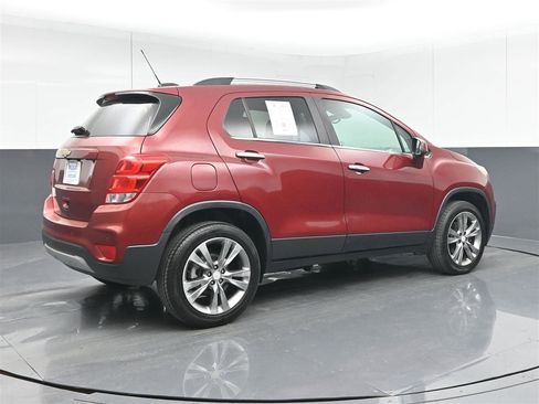 Used 2020 Chevrolet Trax LT w/ Driver Confidence Package image 5