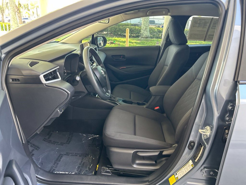 Used 2025 Toyota Corolla LE FWD image 6