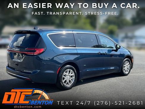 Used 2025 Chrysler Pacifica Select FWD image 5