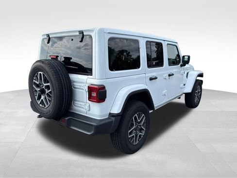 Used 2026 Jeep Wrangler Unlimited Sahara AWD/4WD image 5