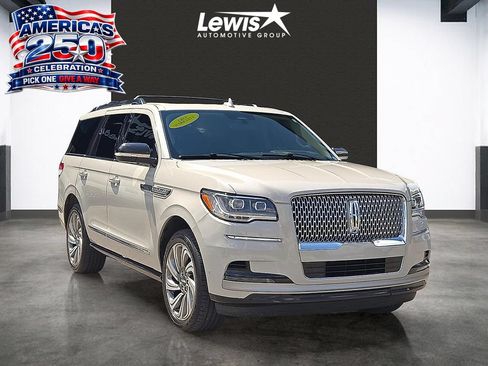 Used 2022 Lincoln Navigator Reserve AWD/4WD image 6