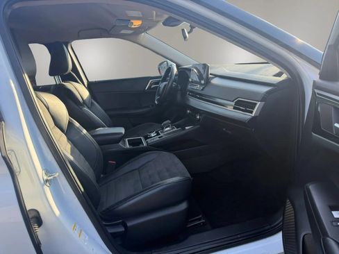 Used 2022 Mitsubishi Outlander SE AWD/4WD image 26