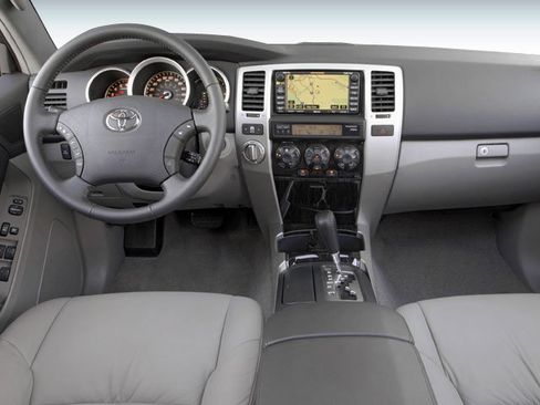 Used 2008 Toyota 4Runner SR5 AWD/4WD image 4