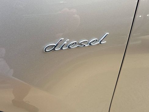 Used 2015 Porsche Cayenne Diesel AWD/4WD image 2