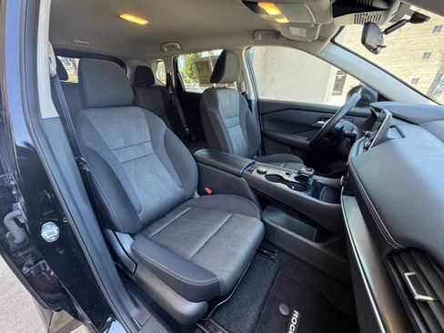 Used 2025 Nissan Rogue SV AWD/4WD image 38