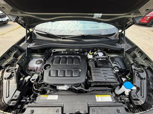 Used 2025 Volkswagen Tiguan SE R-Line FWD image 27
