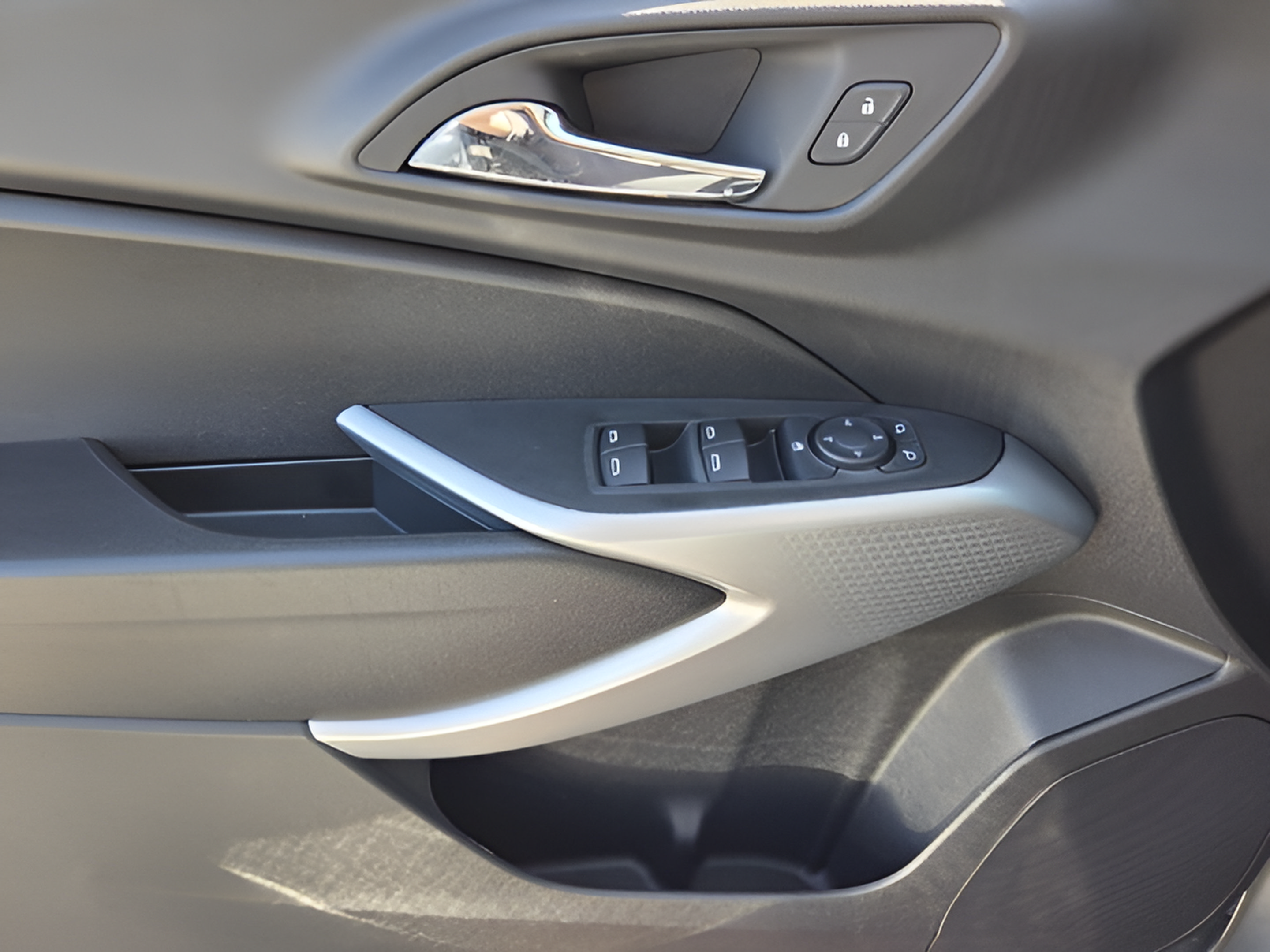 New 2026 Chevrolet Trax LS w/ LS Convenience Package FWD image 29