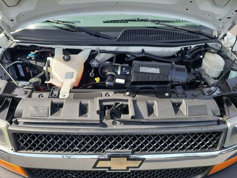 Used 2017 Chevrolet Express 3500 image 19