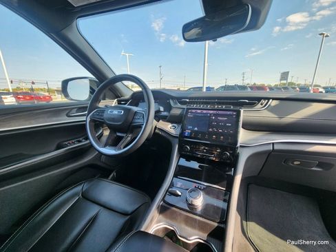 Used 2024 Jeep Grand Cherokee L Limited w/ Black Appearance Package AWD/4WD image 35