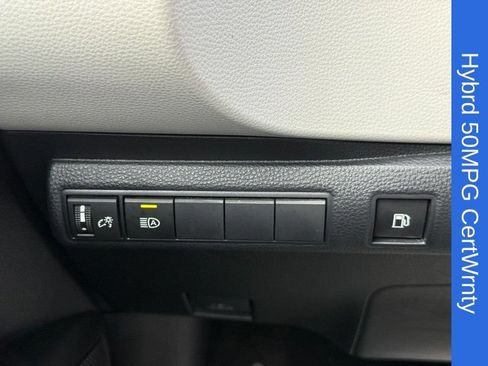Used 2025 Toyota Corolla LE FWD image 29