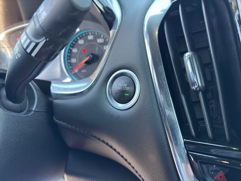 Used 2023 Chevrolet Traverse LT image 20