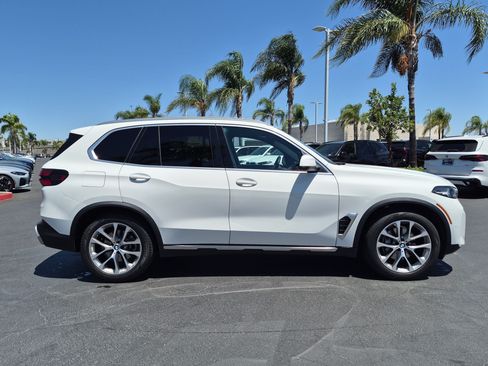 Used 2024 BMW X5 xDrive40i w/ Parking Assistance Package AWD/4WD image 11