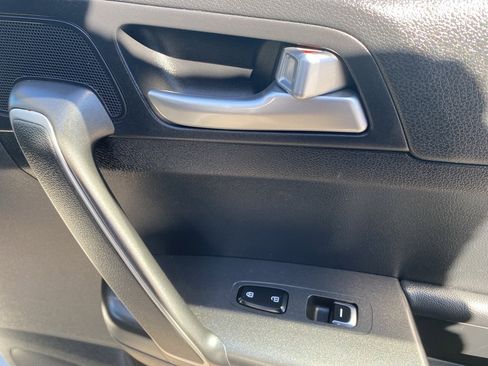 Used 2020 Kia Sportage LX image 12