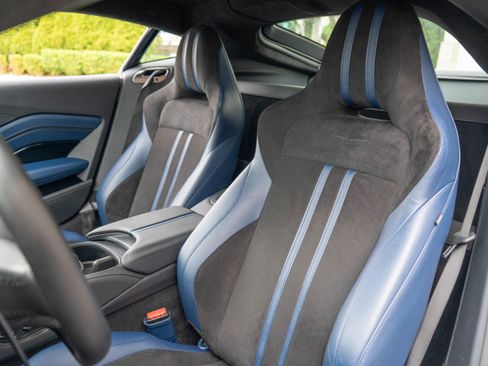 Used 2022 Aston Martin V8 Vantage Coupe image 13