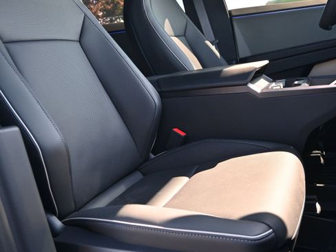 Used 2024 Tesla Cybertruck AWD Crew Cab image 30