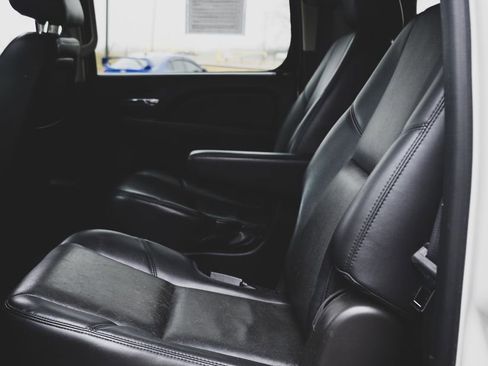 Used 2014 Chevrolet Suburban LTZ image 28