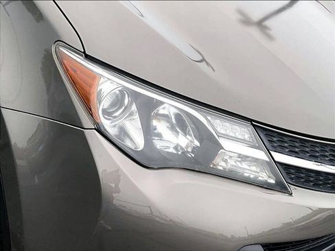 Used 2015 Toyota RAV4 XLE AWD/4WD image 30