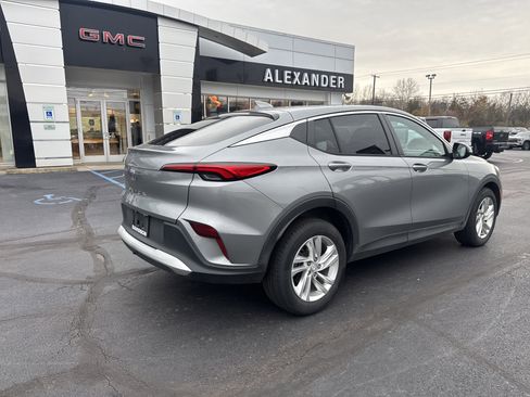 Used 2024 Buick Envista Preferred w/ Convenience I Package image 3