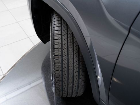 Used 2024 Volkswagen Atlas SE image 45