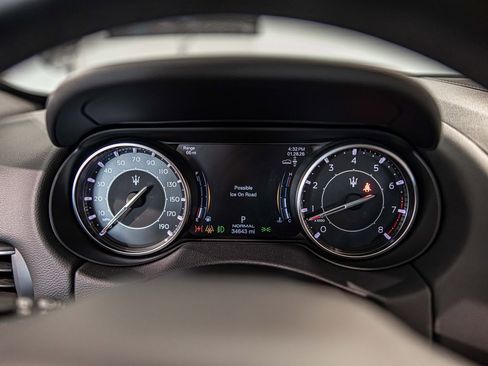 Used 2021 Maserati Levante GranSport image 25