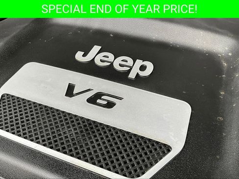 Used 2016 Jeep Wrangler Unlimited Rubicon w/ Connectivity Group image 27